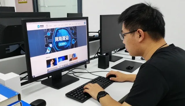 网站建设与开发如何解决办公场所中的实际问题